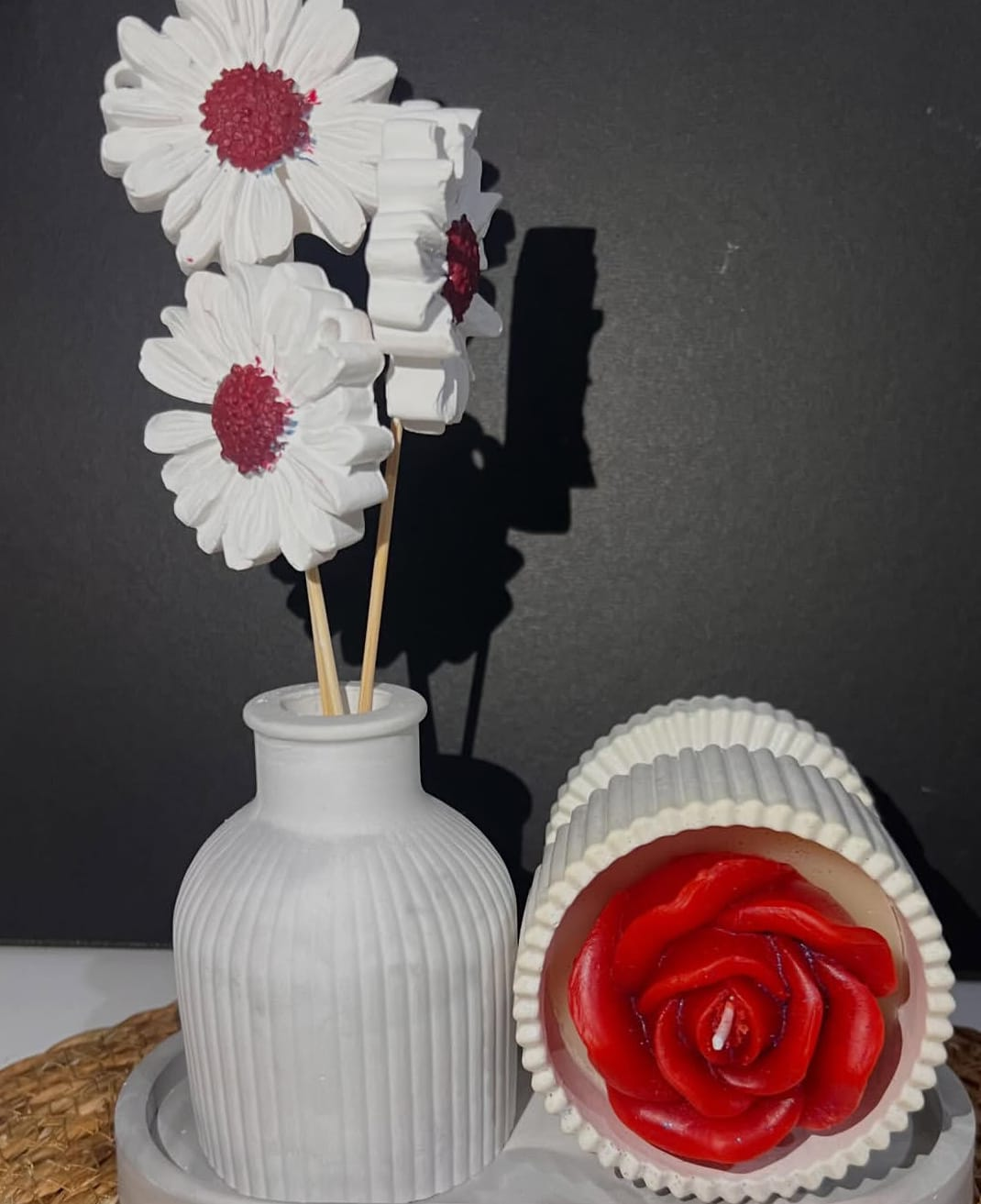 Gül Şekilli Dekoratif Mum & Papatya Mum Aranjmanı