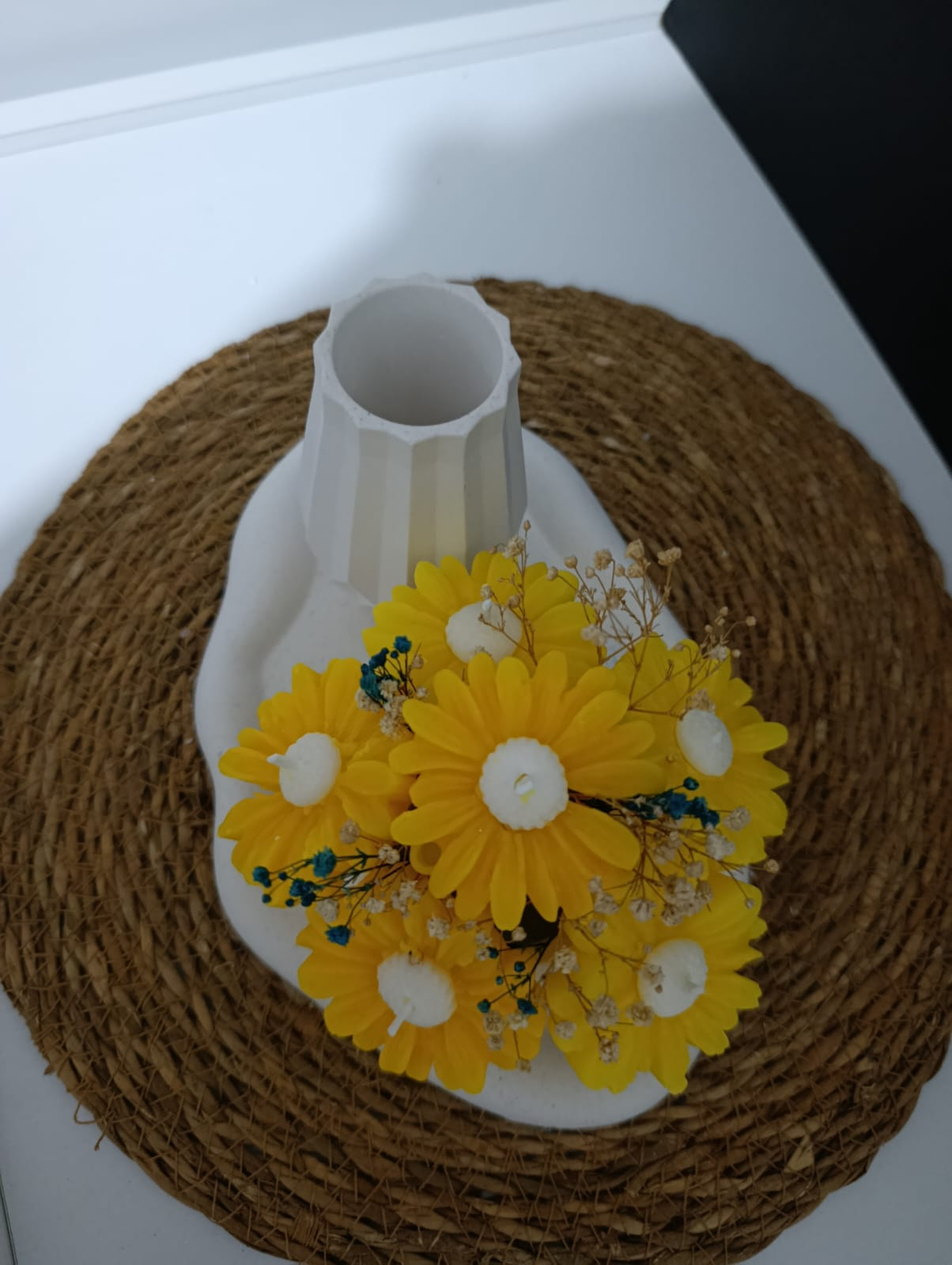 Papatya Detaylı Dekoratif Vazo