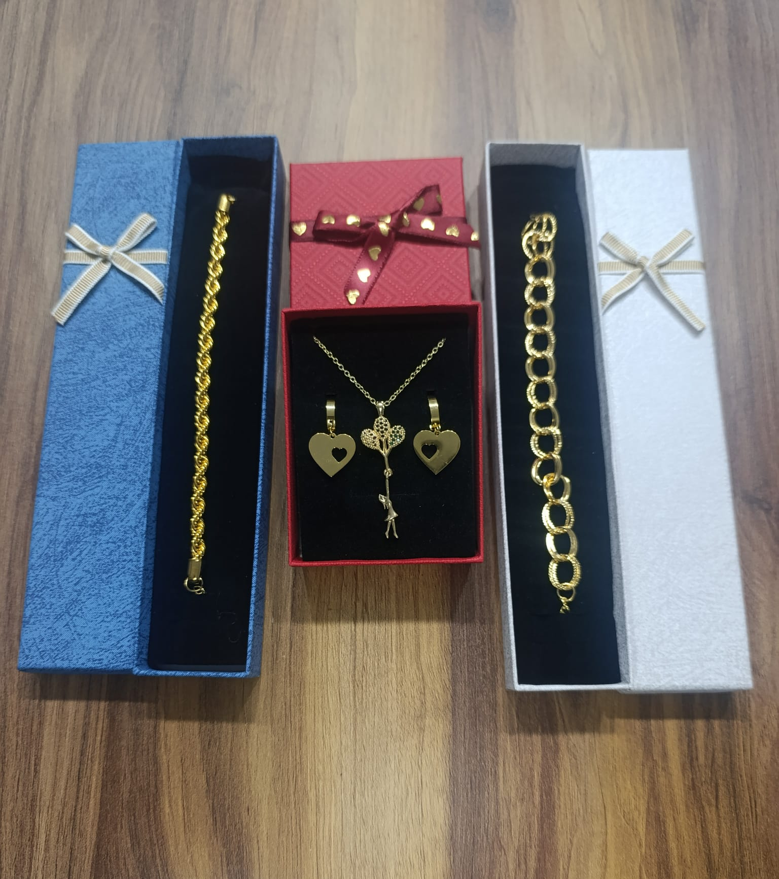 set alana bir seçtiğniz bileklik hediyedirLüks 3’lü Takı Seti –