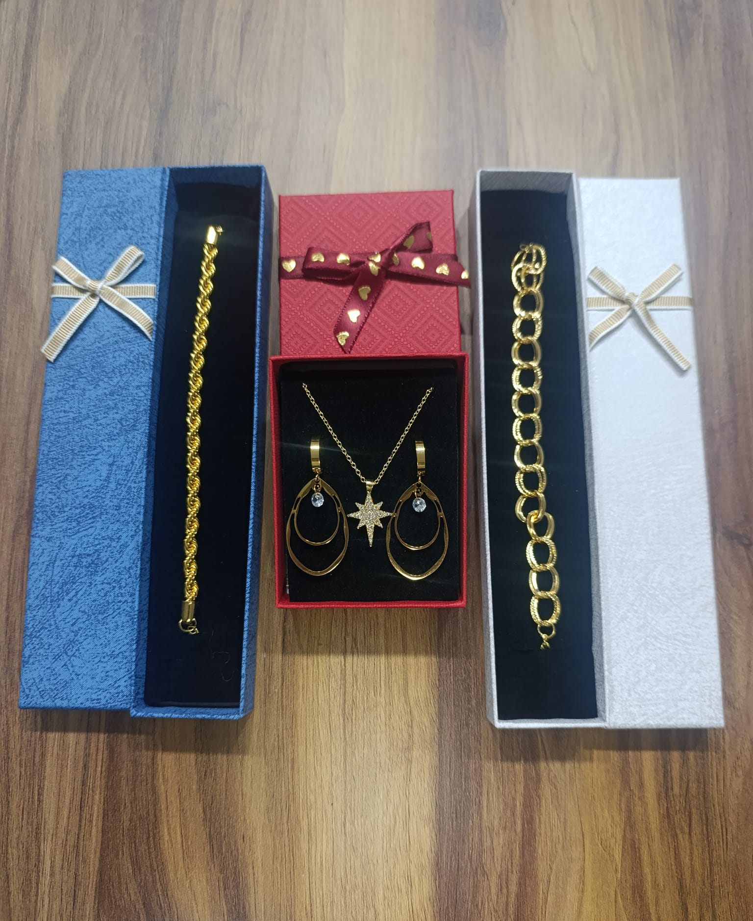 set alana seçtiği bir bileklik hediyedir Premium 3lü Takı Seti