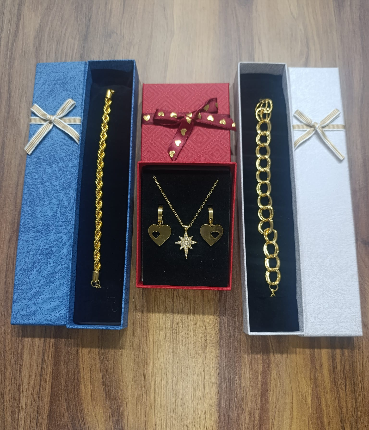 set alana seçtiği bir bileklik hediyedir Premium 3lü Takı Seti